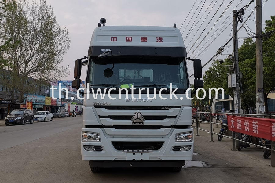 Bitumen And Gravel Synchronous Seal Truck 3